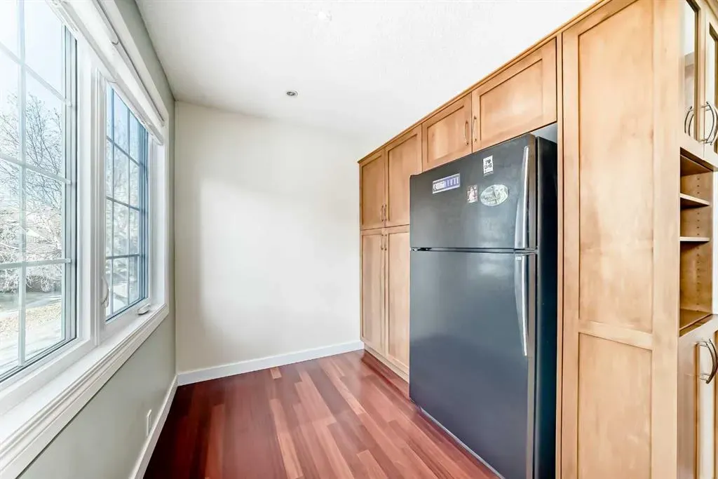 357 Point Mckay Gardens NW