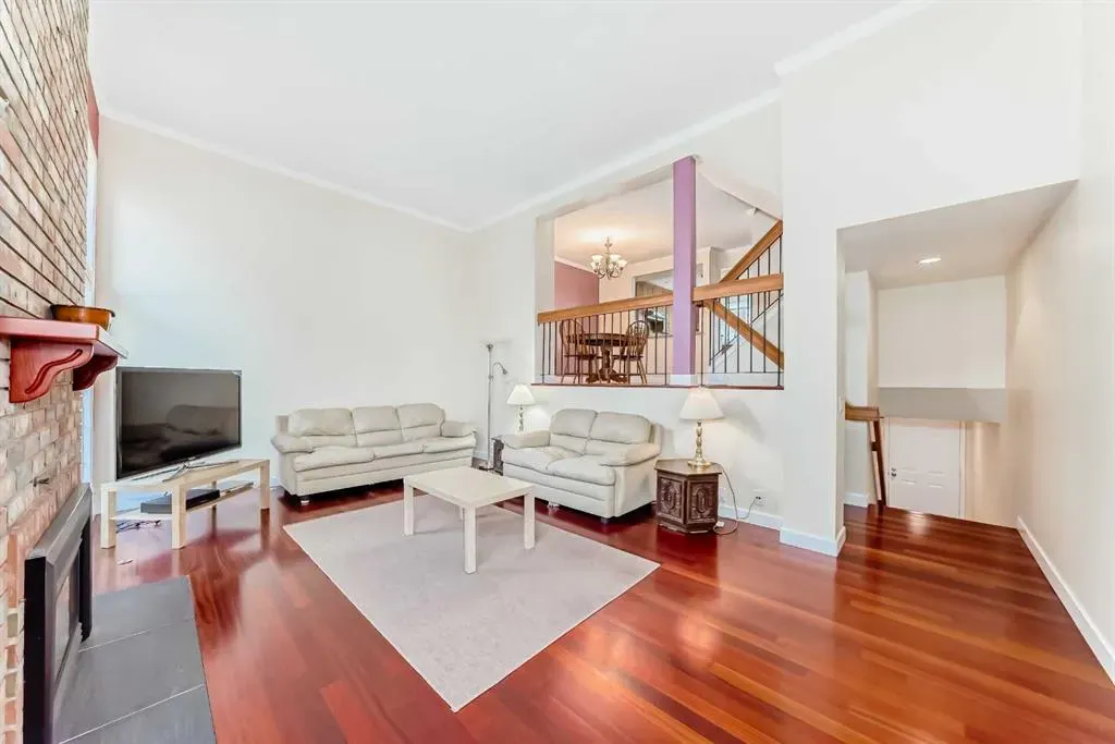 357 Point Mckay Gardens NW