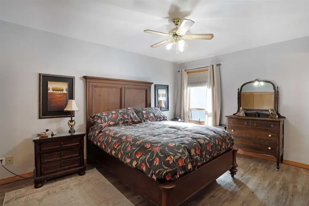 731 Parkland Drive E