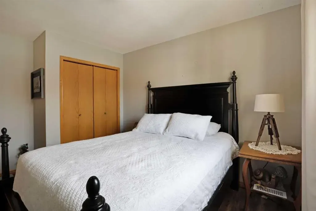 731 Parkland Drive E