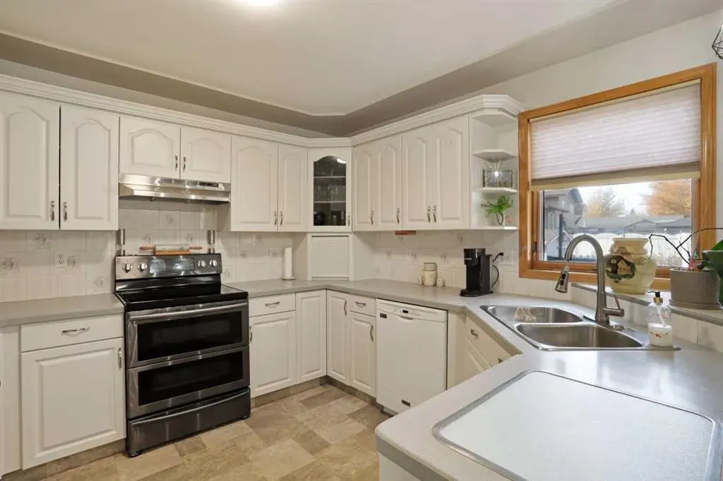 731 Parkland Drive E