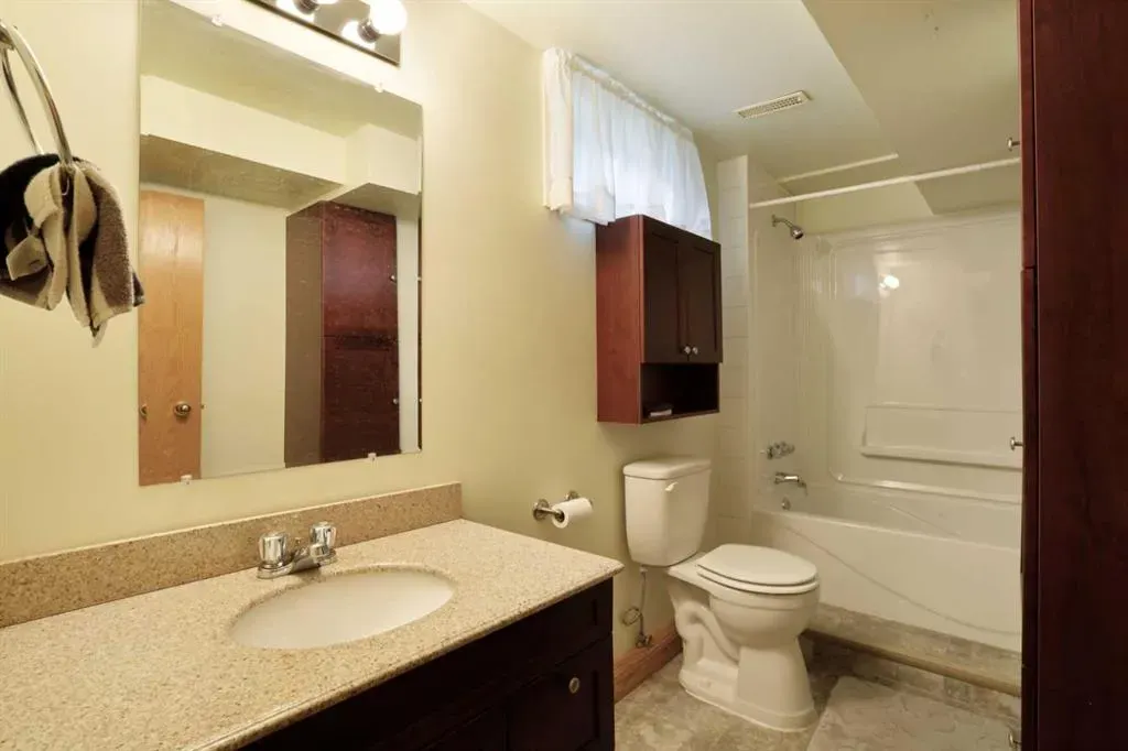 731 Parkland Drive E