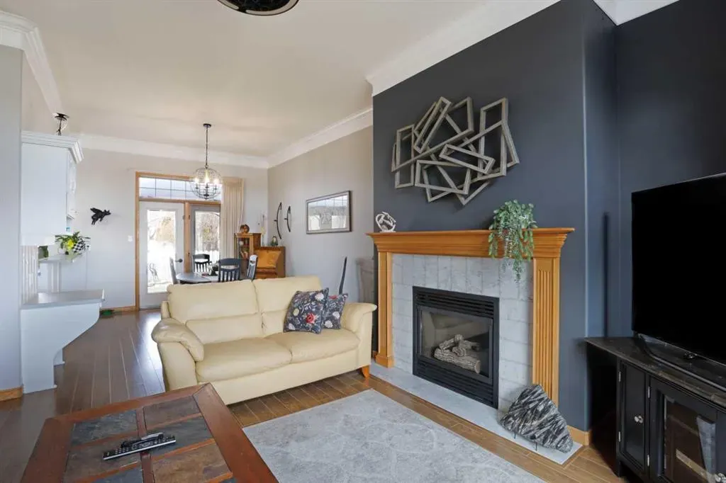 731 Parkland Drive E