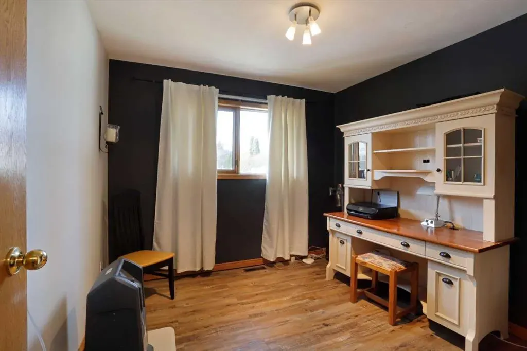 731 Parkland Drive E