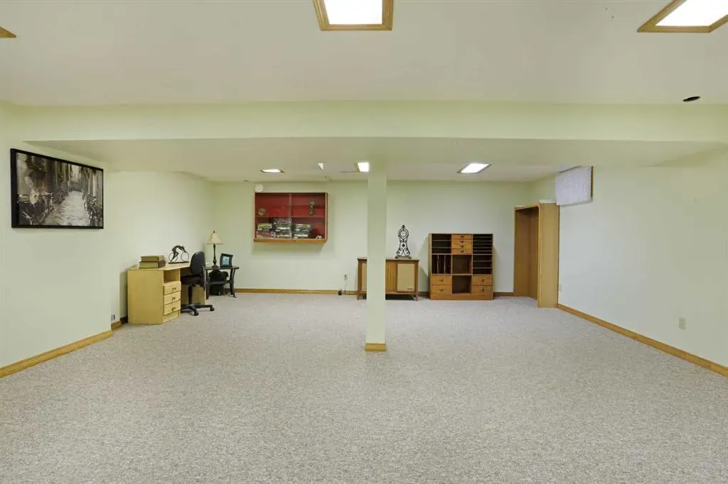 731 Parkland Drive E