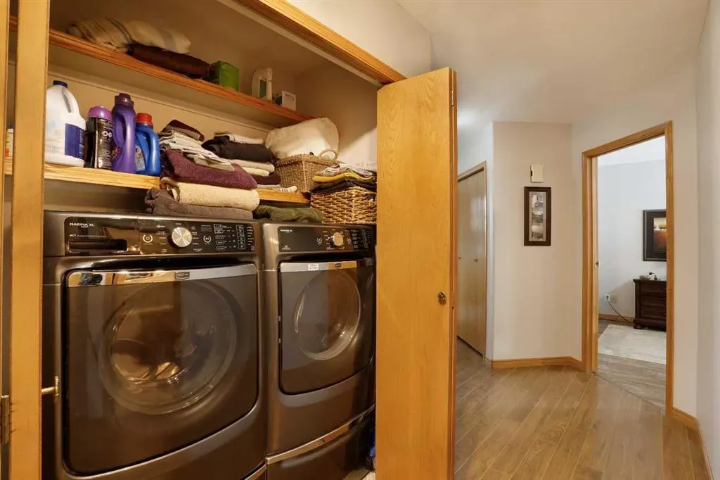 731 Parkland Drive E