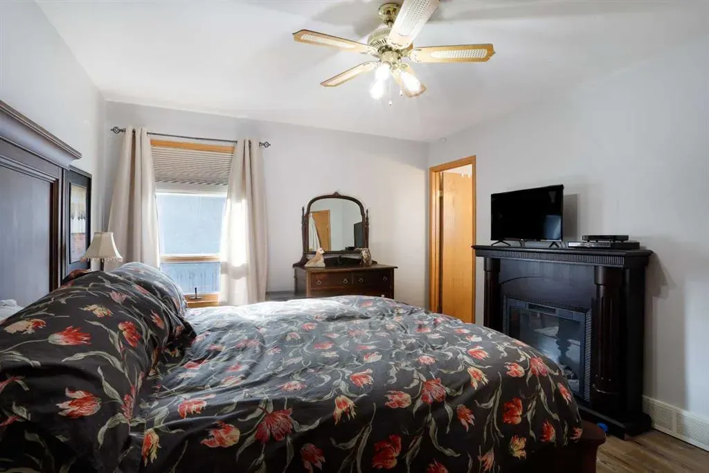 731 Parkland Drive E