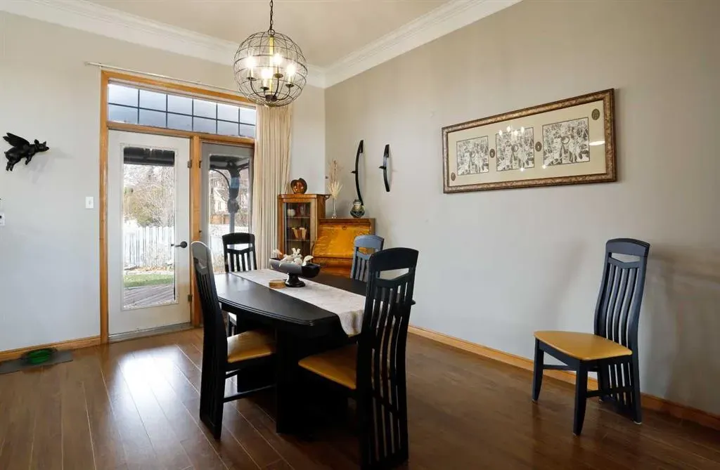 731 Parkland Drive E