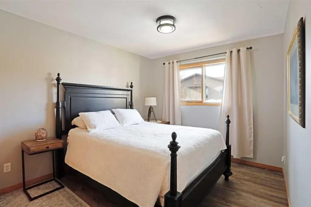 731 Parkland Drive E