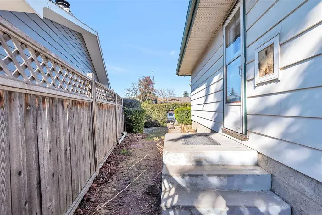 212 Dovercrest Place SE