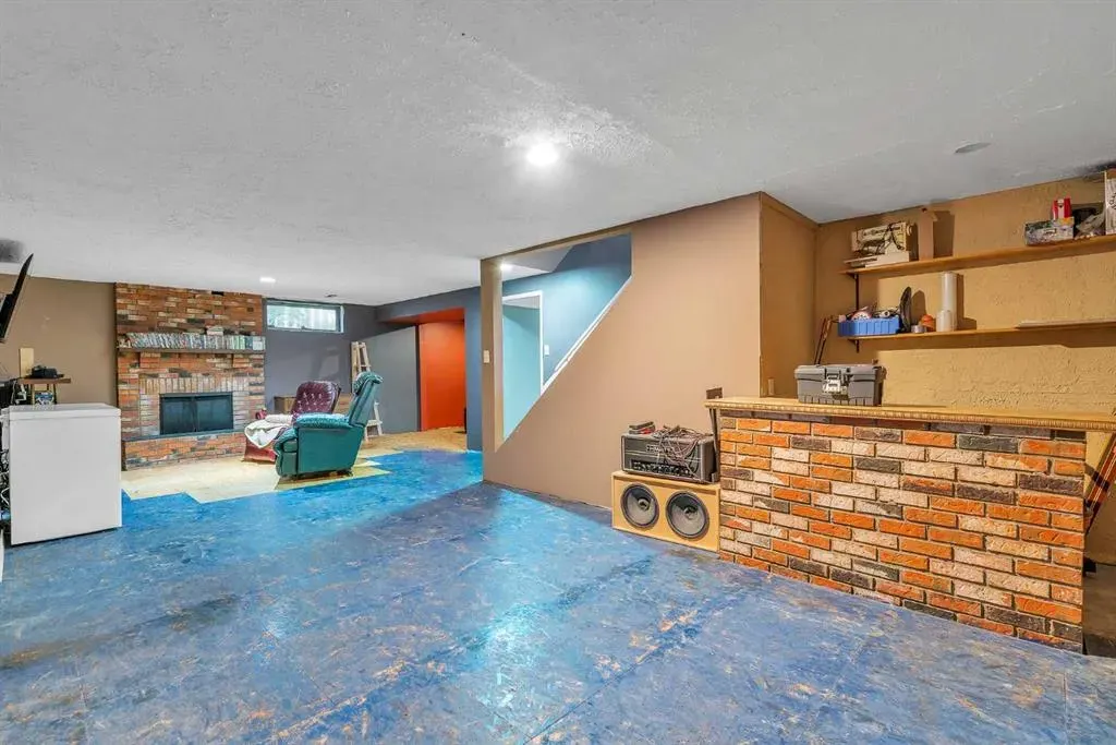 212 Dovercrest Place SE