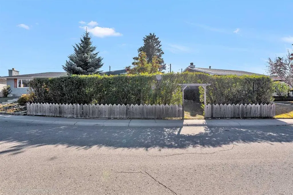 212 Dovercrest Place SE