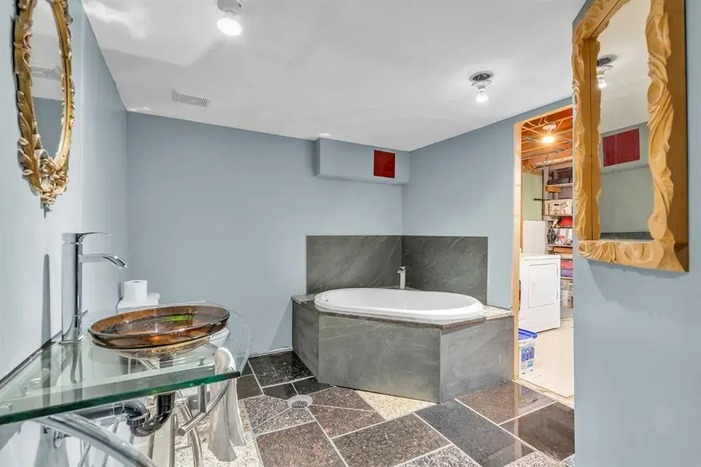 212 Dovercrest Place SE