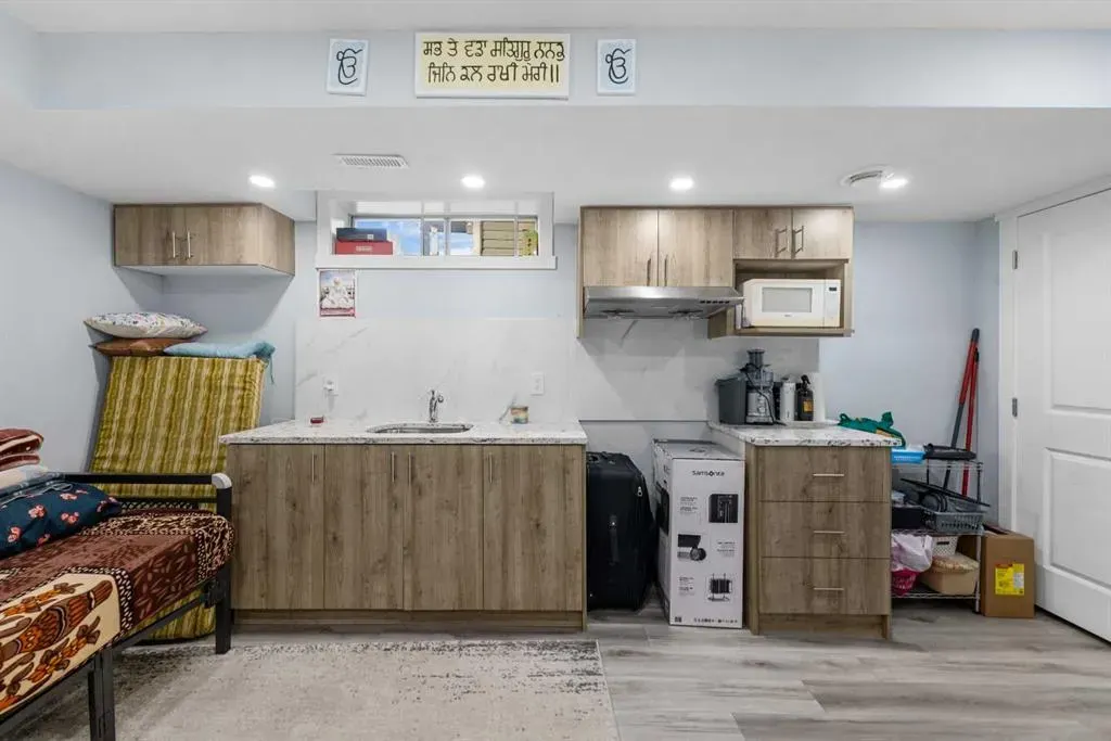 8 Martin Crossing Crescent NE