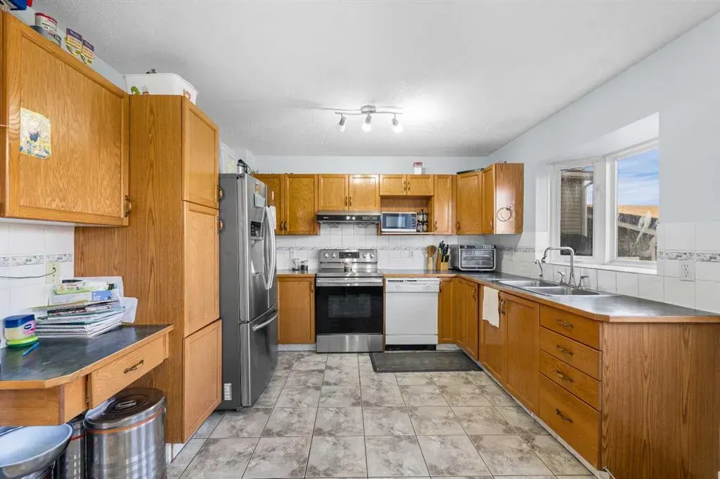 8 Martin Crossing Crescent NE