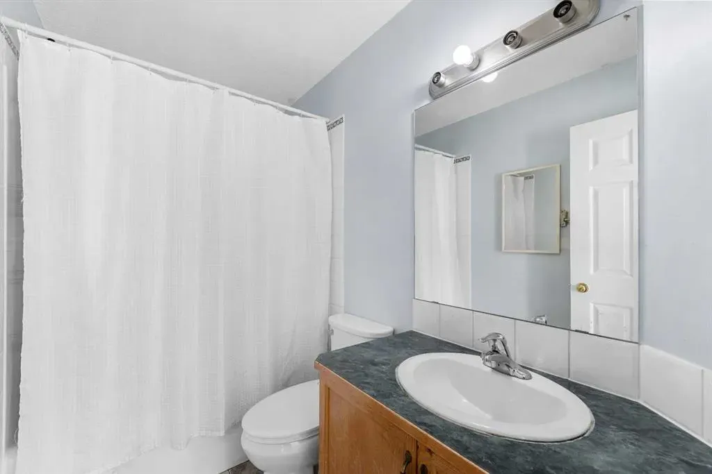 8 Martin Crossing Crescent NE