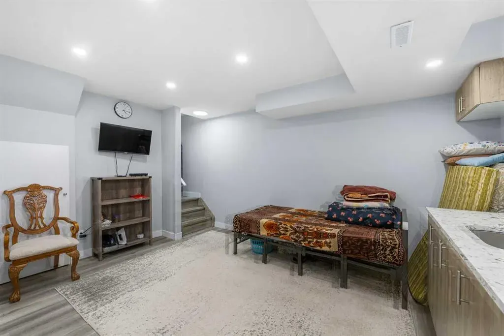 8 Martin Crossing Crescent NE