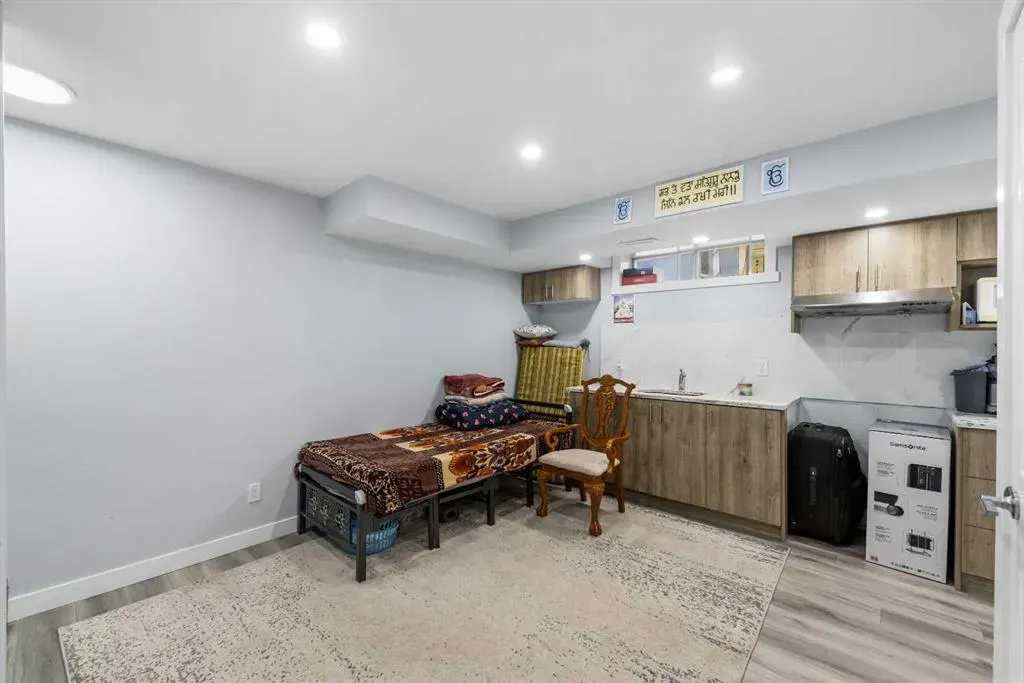 8 Martin Crossing Crescent NE