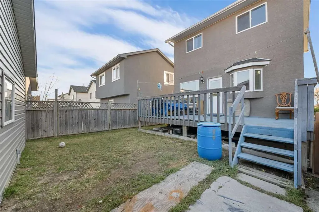 8 Martin Crossing Crescent NE