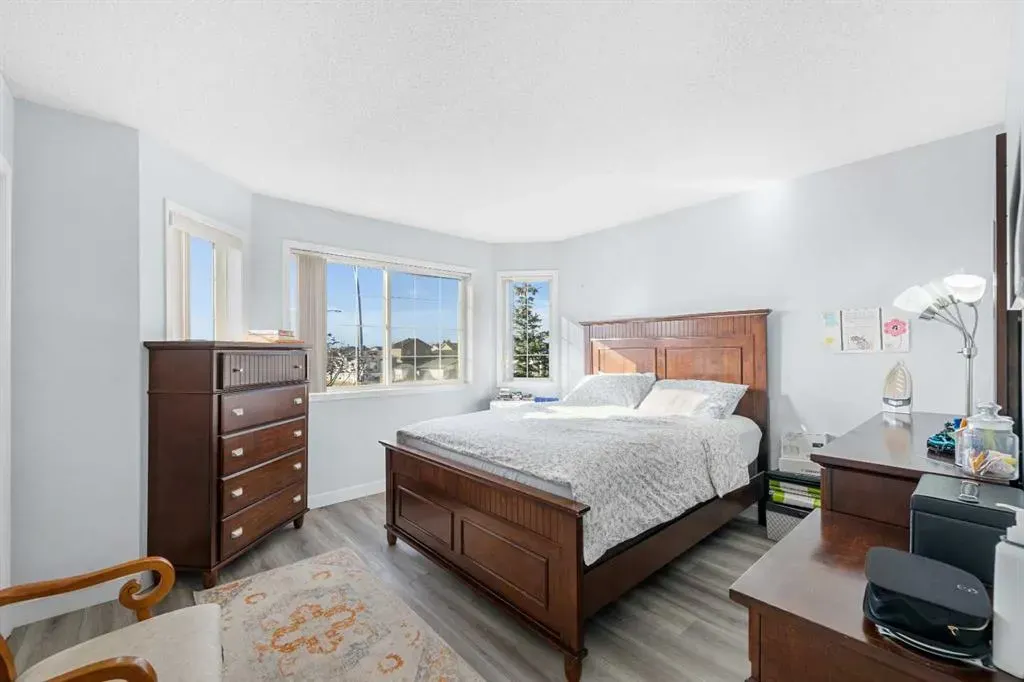 8 Martin Crossing Crescent NE