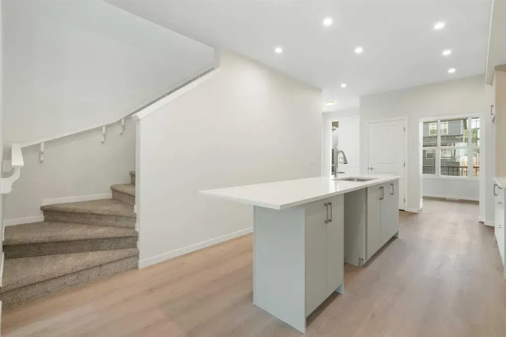 135 Creekview Gardens SW