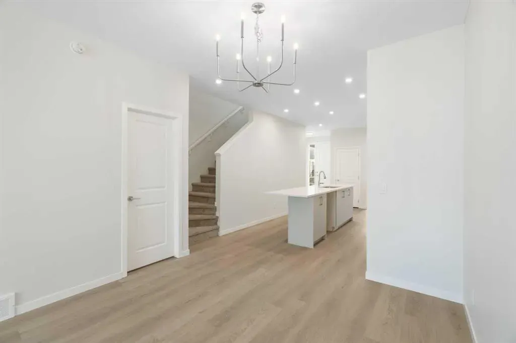 135 Creekview Gardens SW