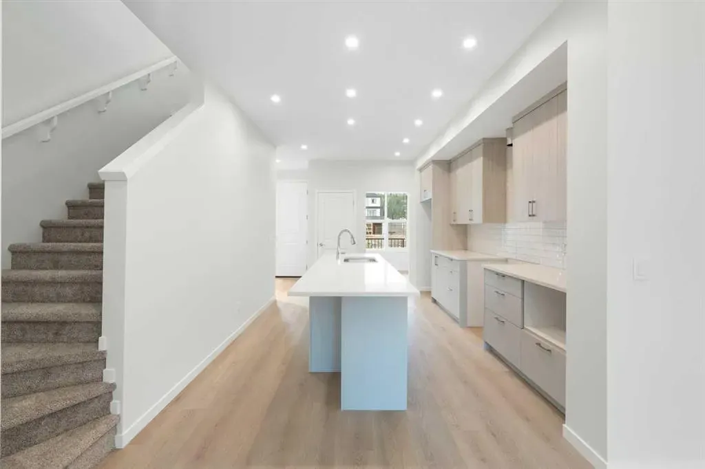 135 Creekview Gardens SW