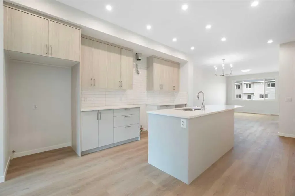 135 Creekview Gardens SW