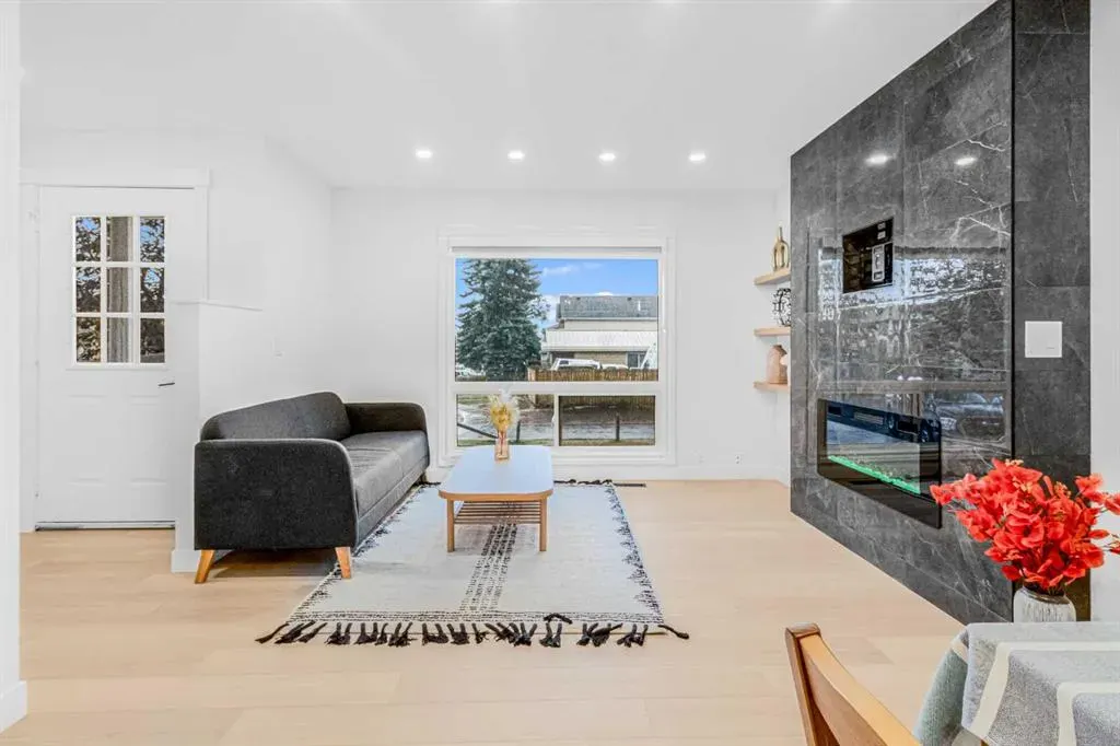 112 Erin Grove Close SE, #2