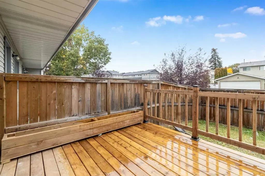 112 Erin Grove Close SE, #2