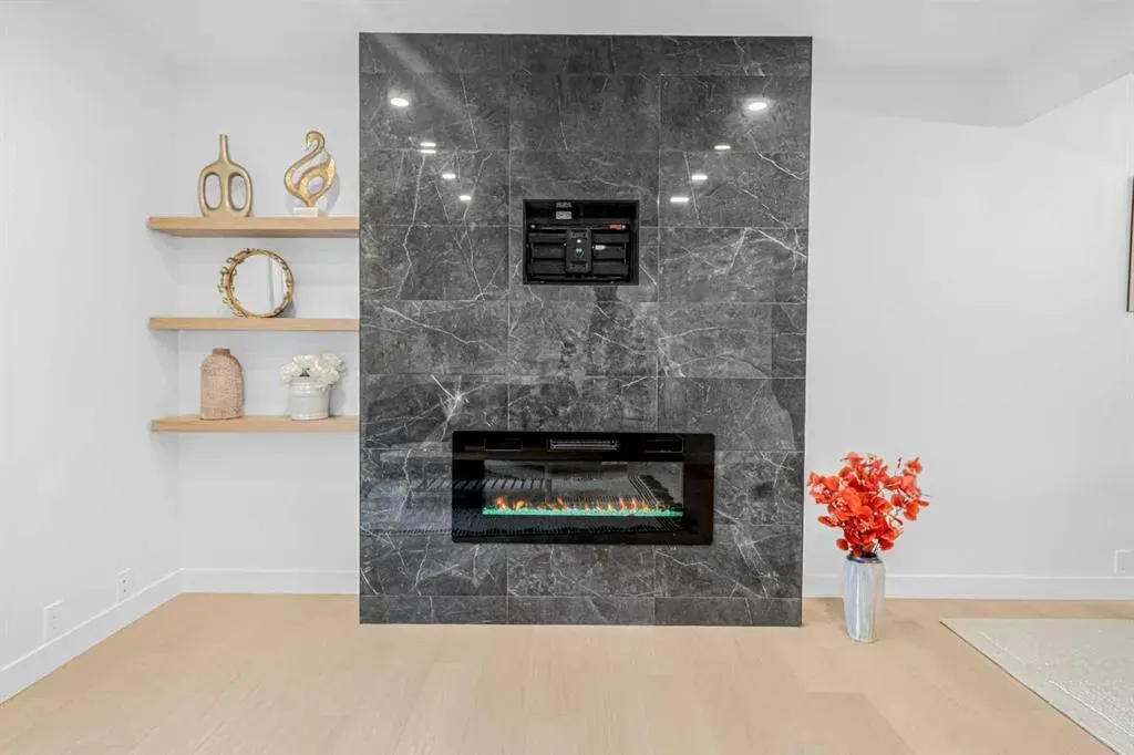 112 Erin Grove Close SE, #2