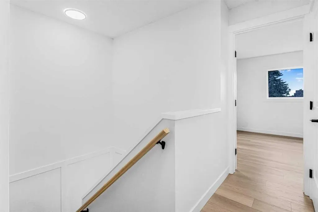 112 Erin Grove Close SE, #2