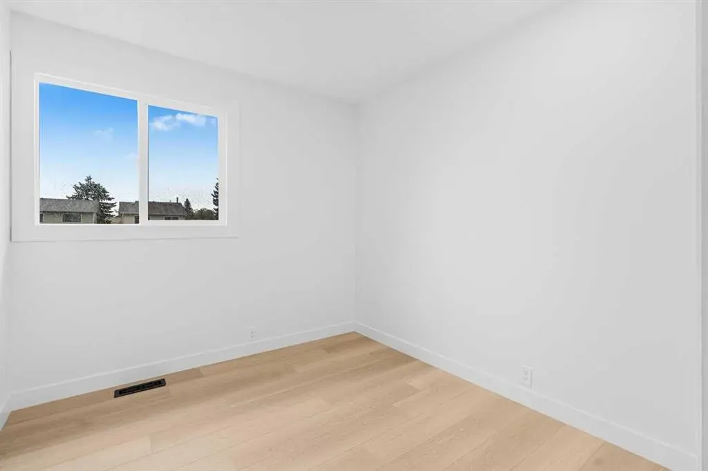 112 Erin Grove Close SE, #2