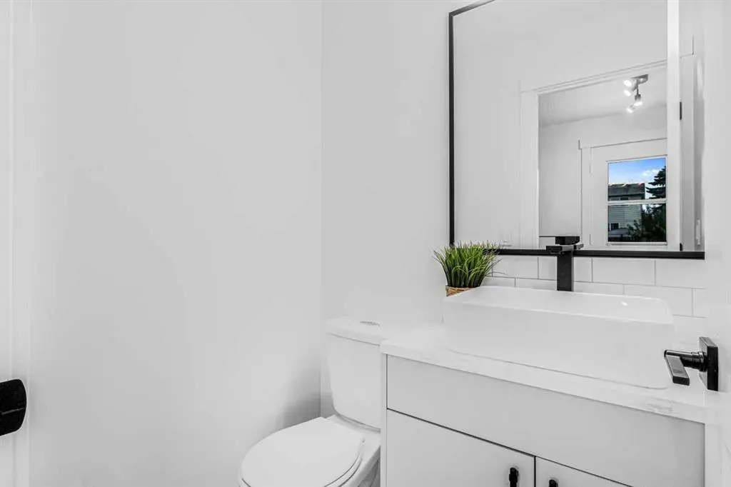 112 Erin Grove Close SE, #2