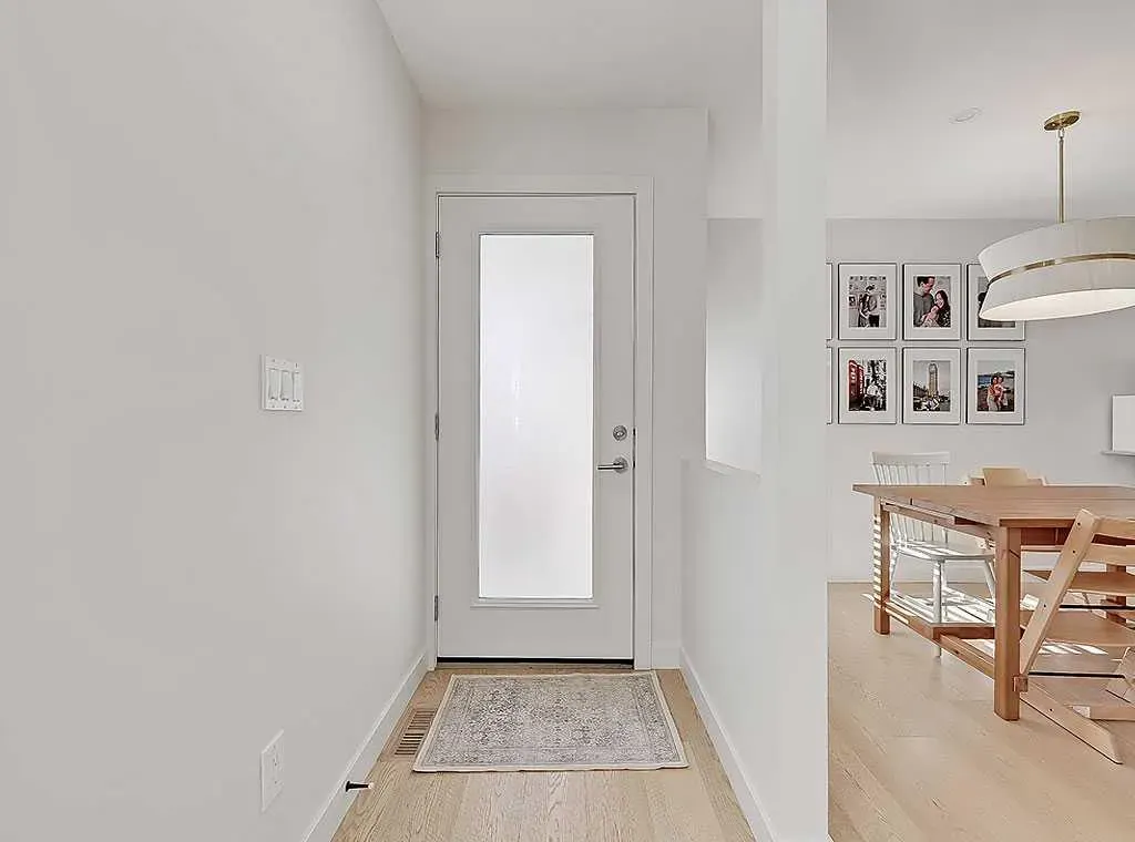 2127 34 Avenue SW, #2