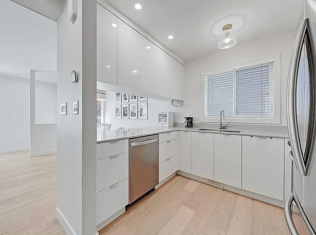 2127 34 Avenue SW, #2