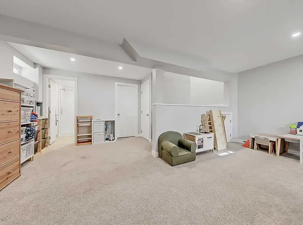 2127 34 Avenue SW, #2