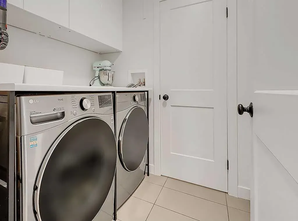 2127 34 Avenue SW, #2