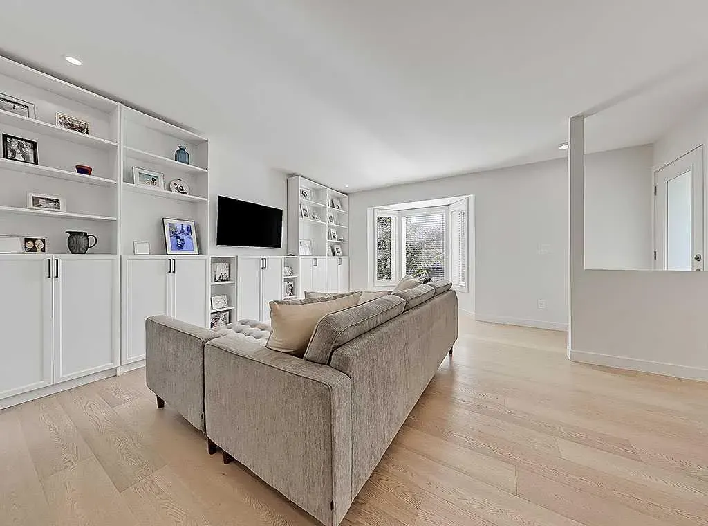 2127 34 Avenue SW, #2