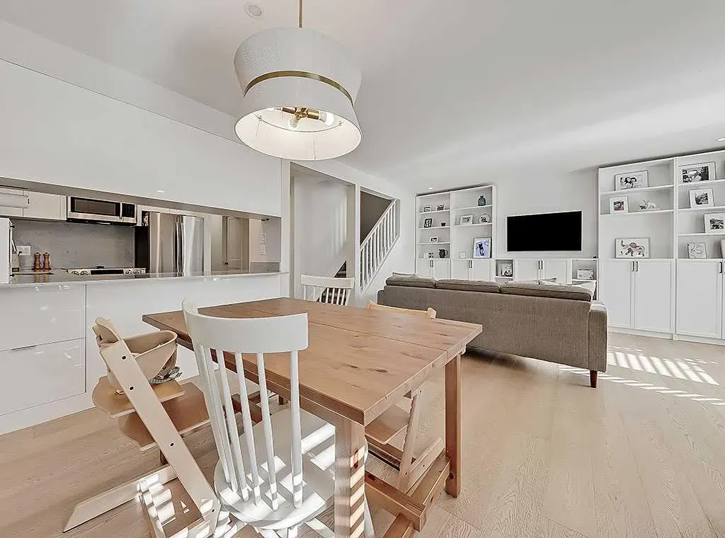 2127 34 Avenue SW, #2