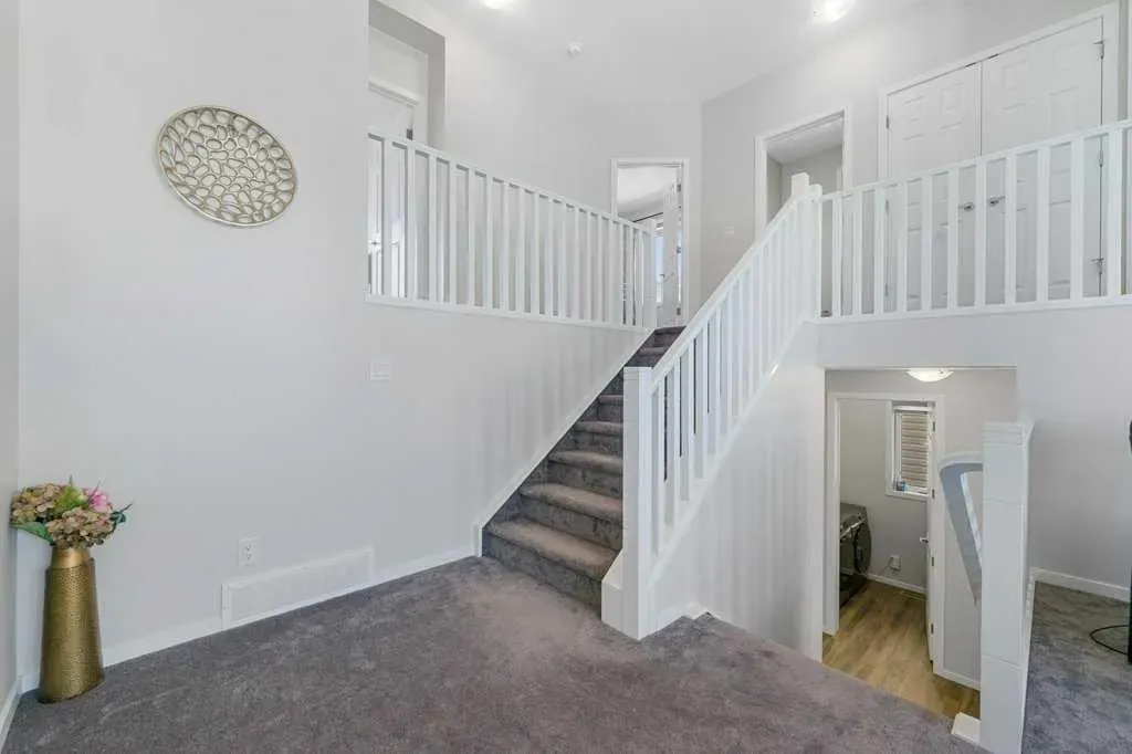 2091 Windbury Crescent SW