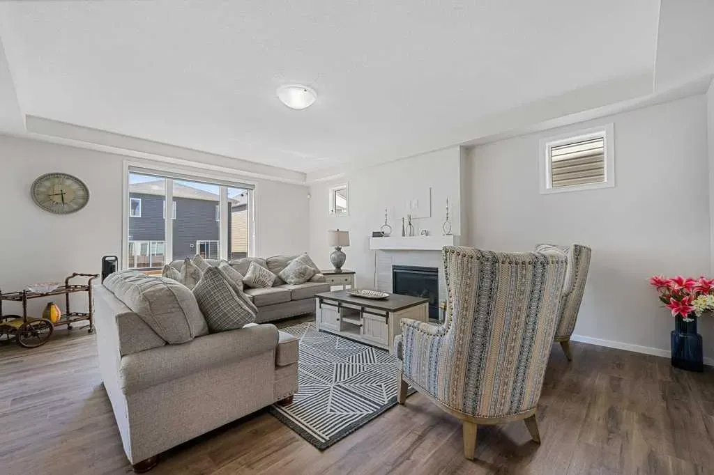 2091 Windbury Crescent SW