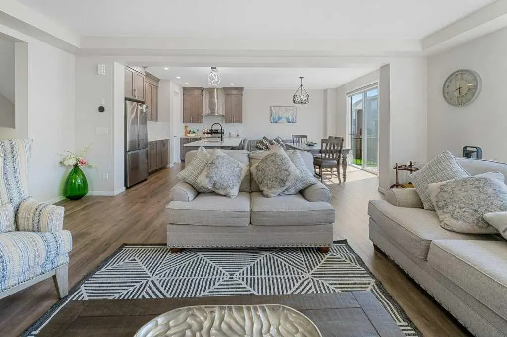 2091 Windbury Crescent SW