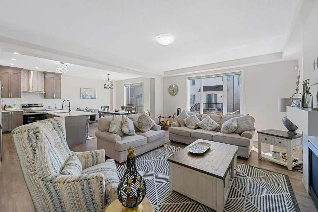 2091 Windbury Crescent SW