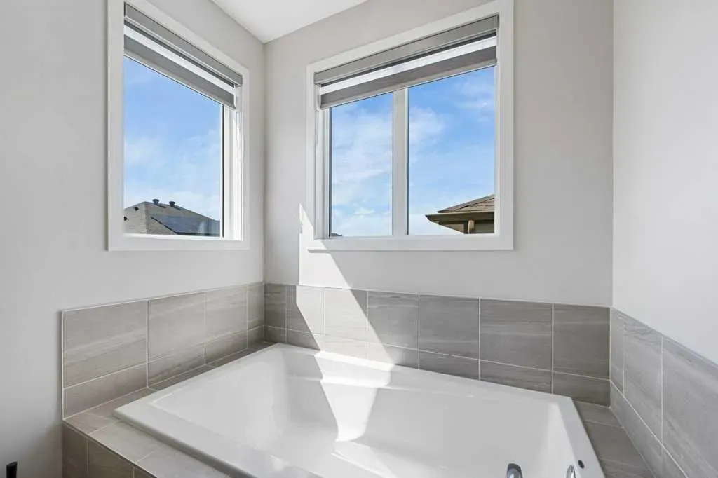 2091 Windbury Crescent SW