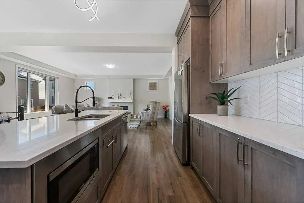 2091 Windbury Crescent SW