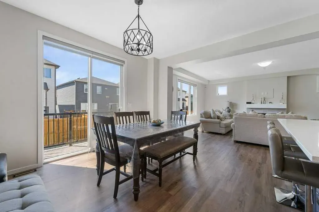 2091 Windbury Crescent SW