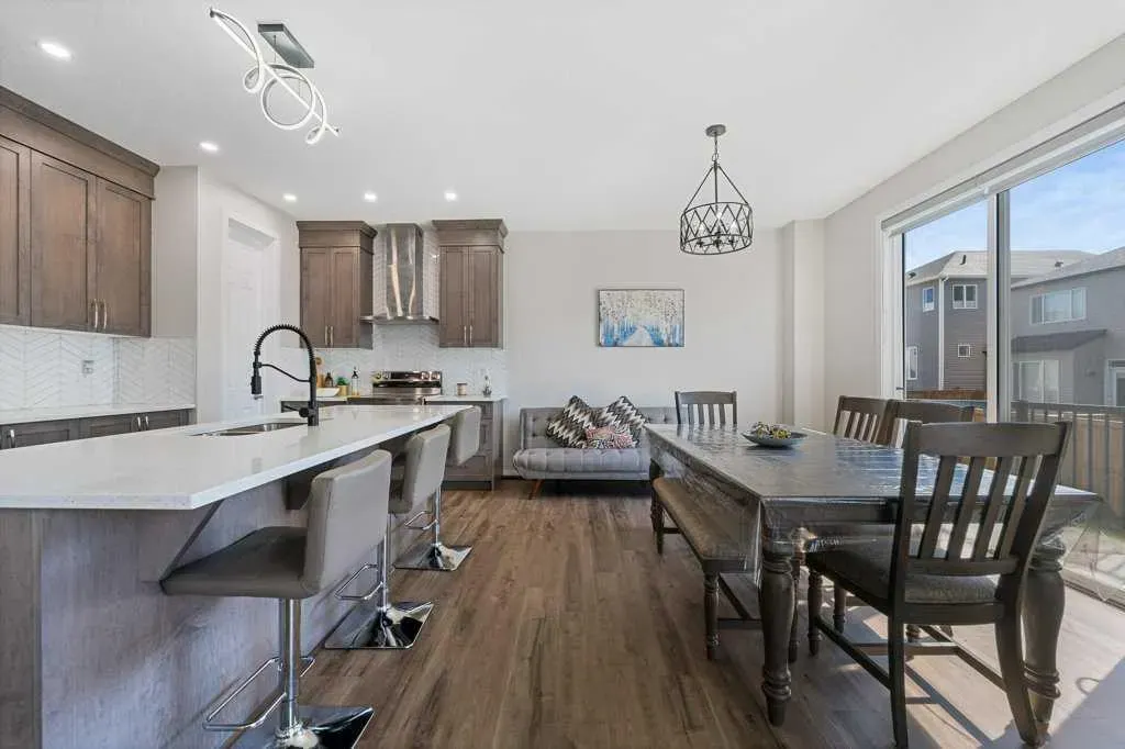 2091 Windbury Crescent SW