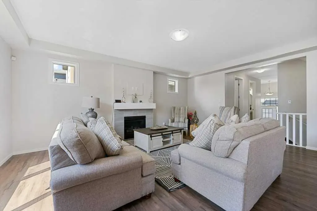 2091 Windbury Crescent SW