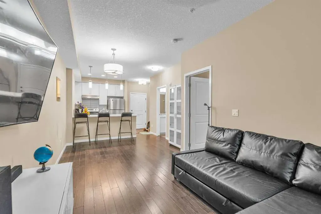 20 Mahogany Mews SE, #104